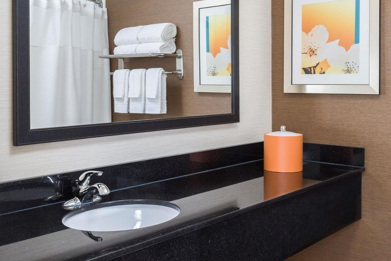 Fairfield Inn & Suites Dallas Park Central Extérieur photo